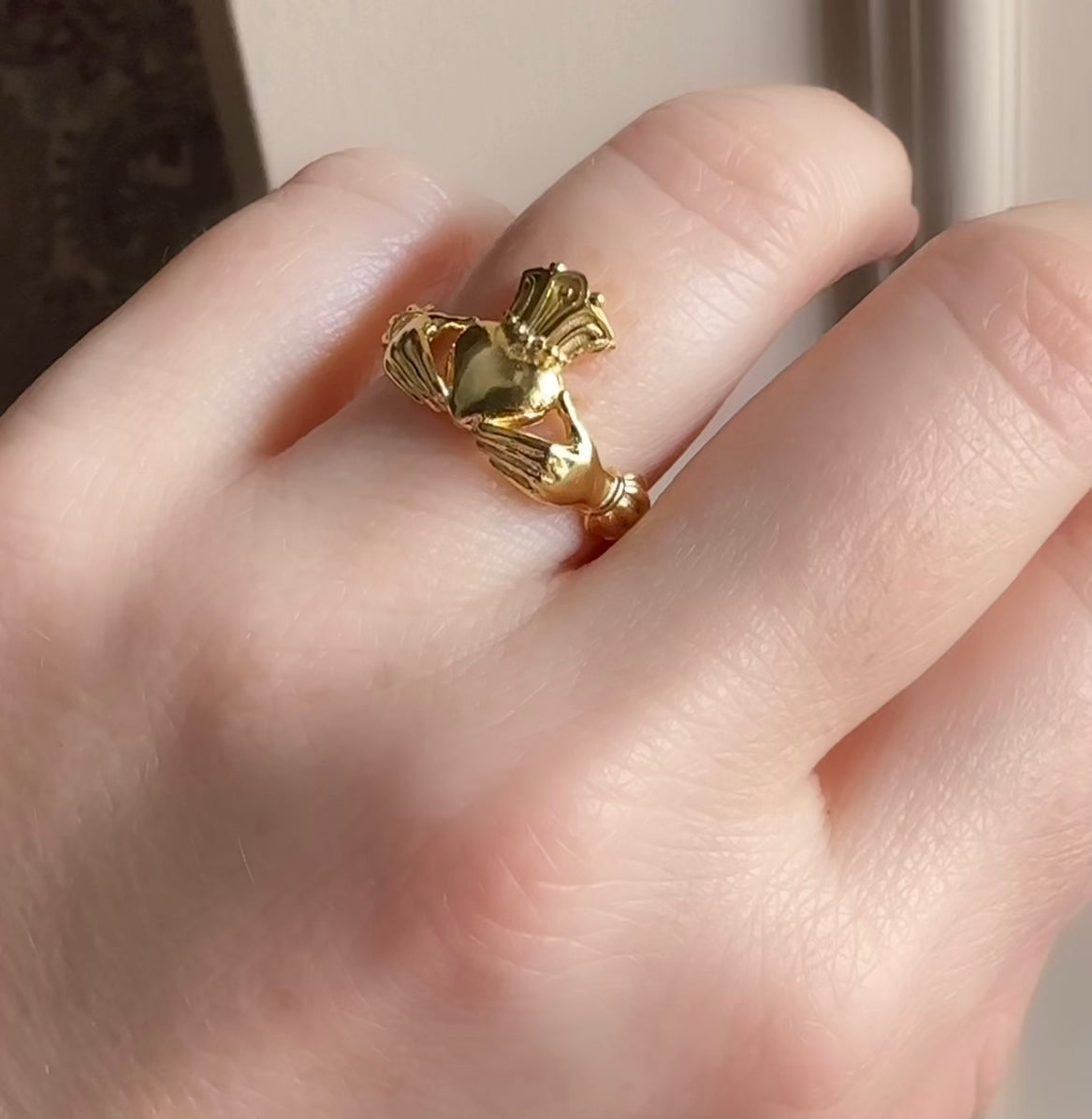 Claddagh Artisan Yüzük