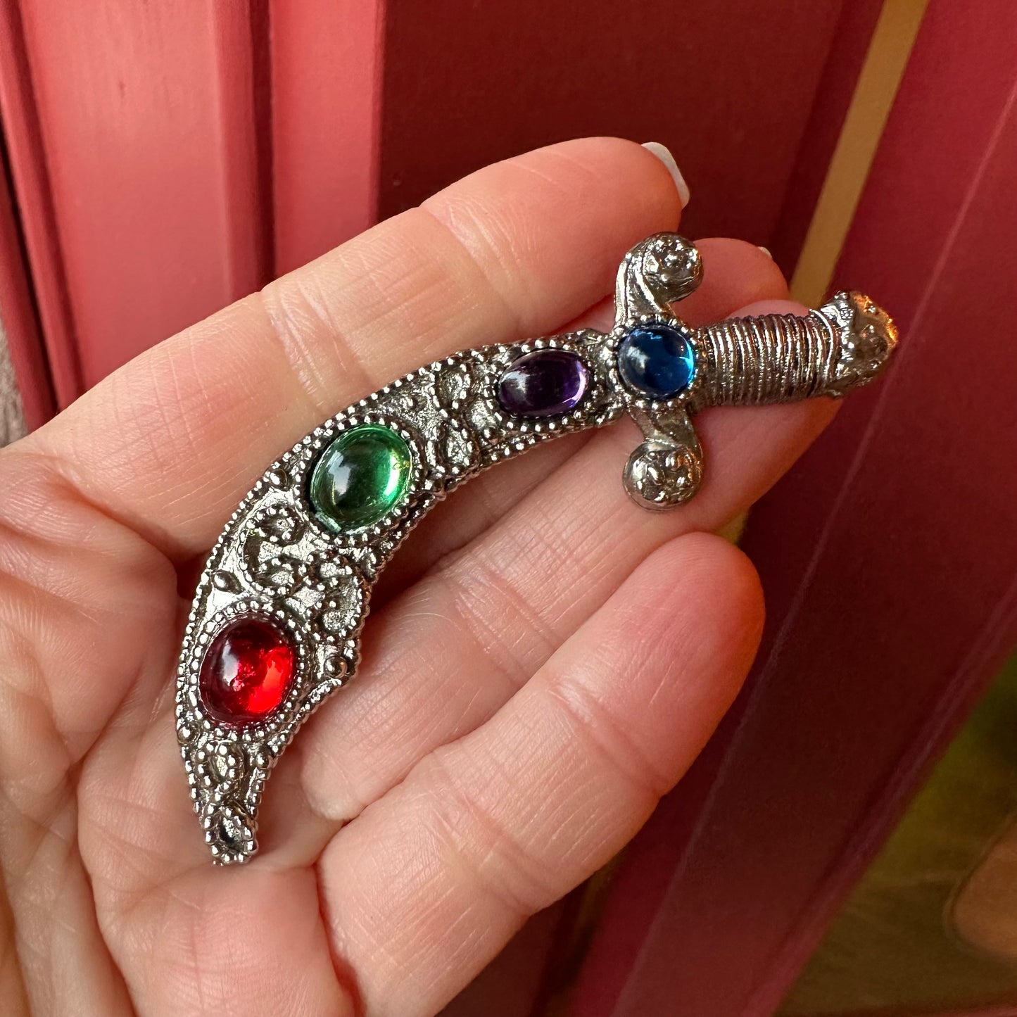 Cabochon Taşlı Vintage Kılıç Broş