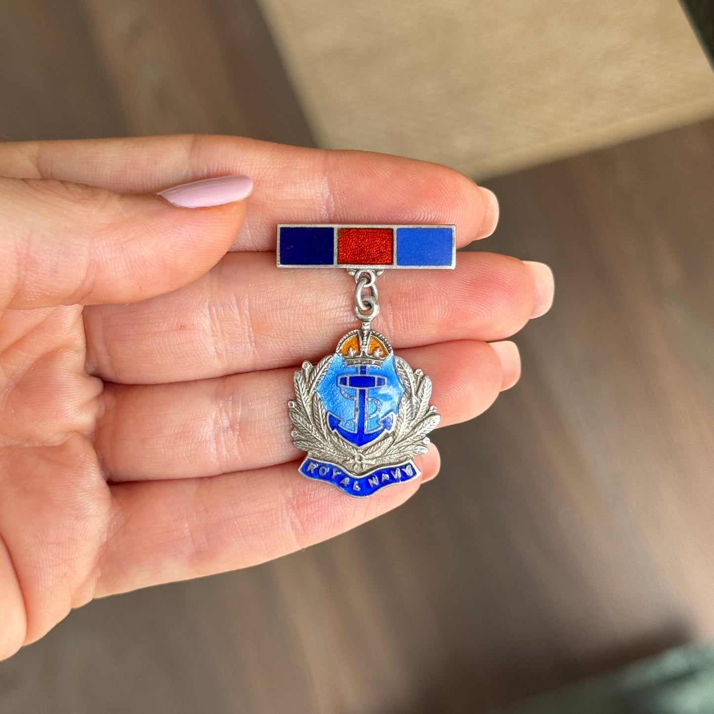Vintage Royal Navy Mineli Broş