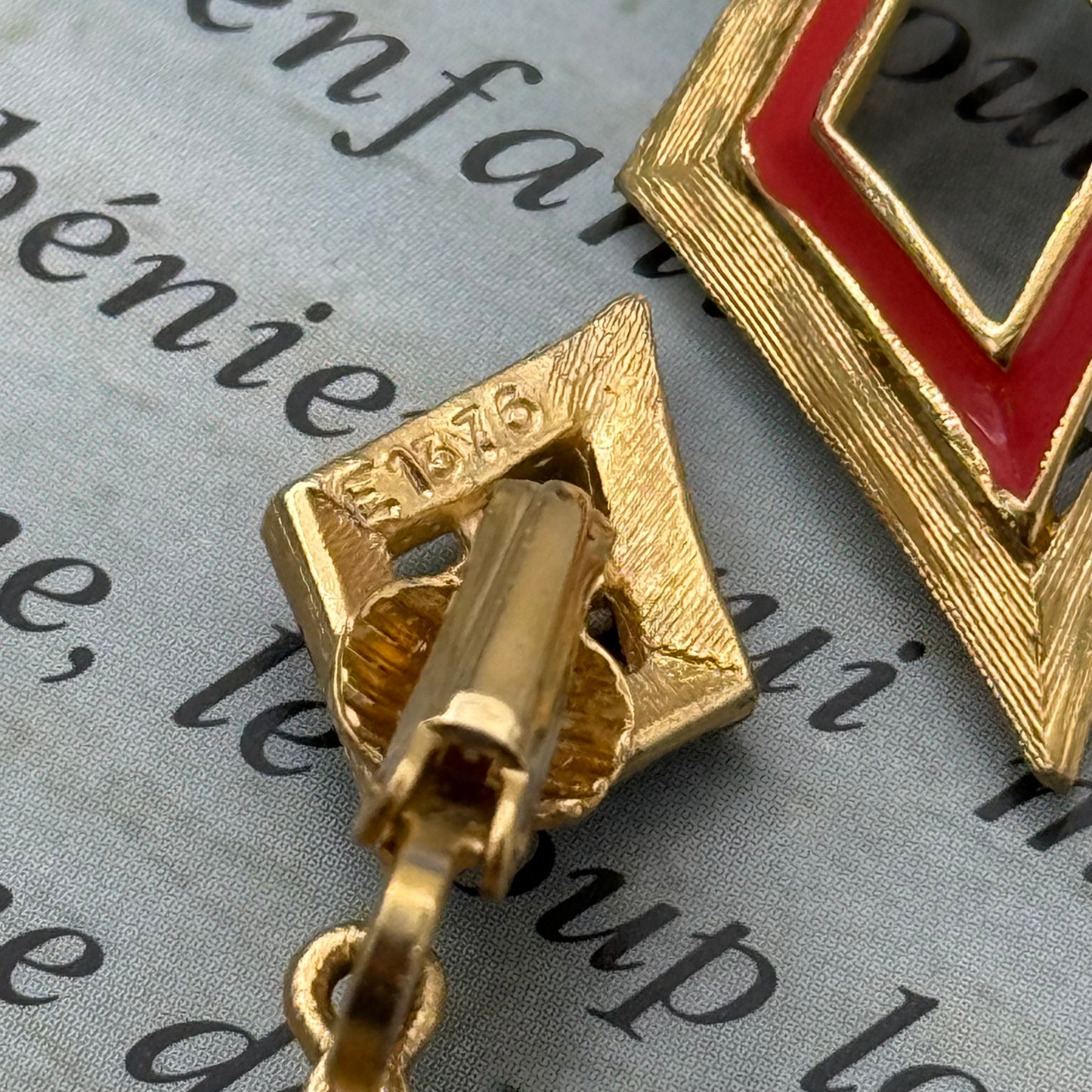 Sphinx İmzalı Vintage Mineli Küpe