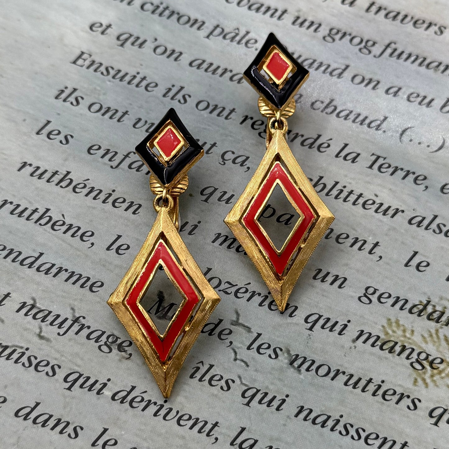 Sphinx İmzalı Vintage Mineli Küpe