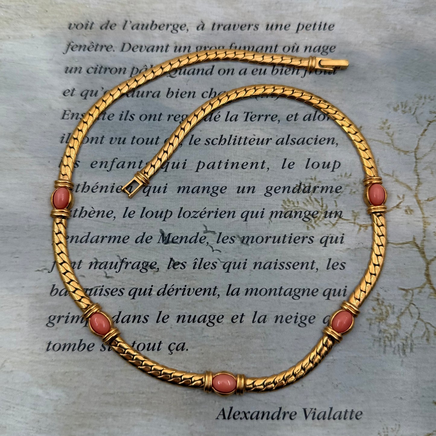 Vintage Cabochon Taşlı Balıksırtı Kolye