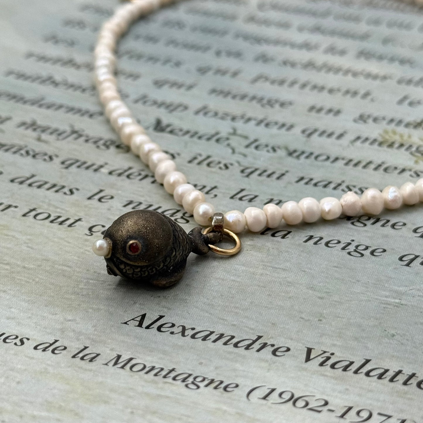 Vintage Balık Figürlü İnci Kolye