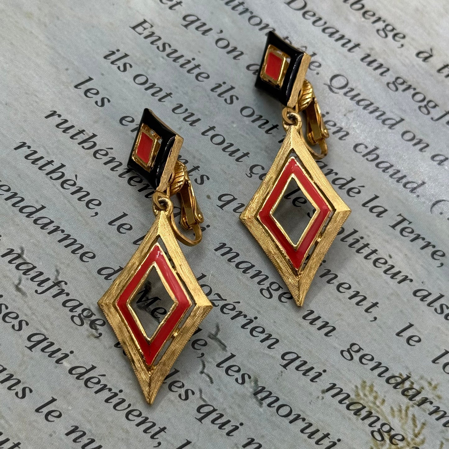 Sphinx İmzalı Vintage Mineli Küpe