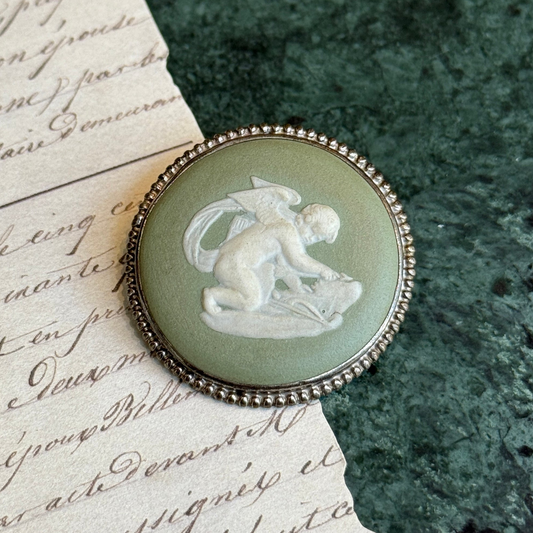 Wedgwood İmzalı Yeşil Broş