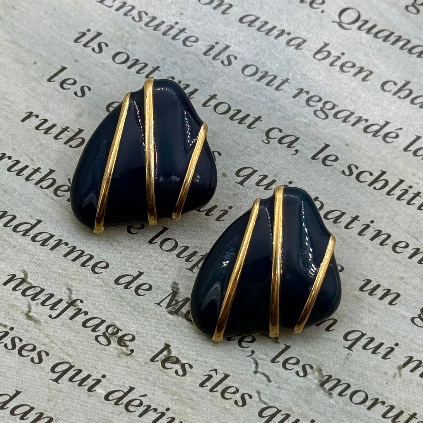 Monet İmzalı Lacivert Mineli Vintage Küpe