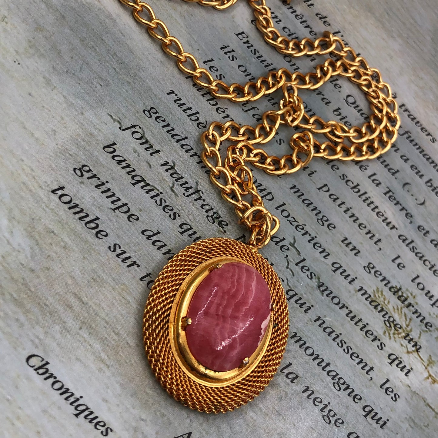 Rose Kuvars Taşlı Madalyon Kolye