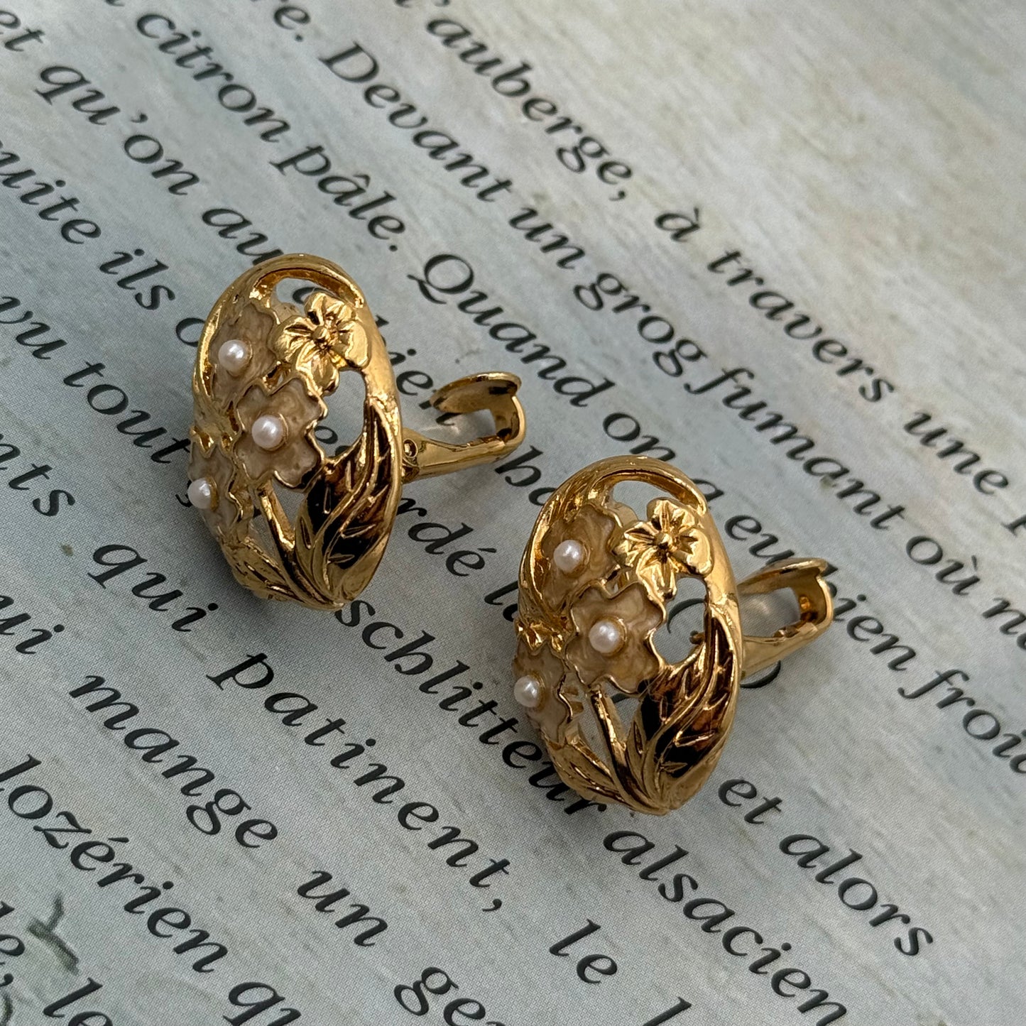 Vintage Mineli Çiçek Küpe