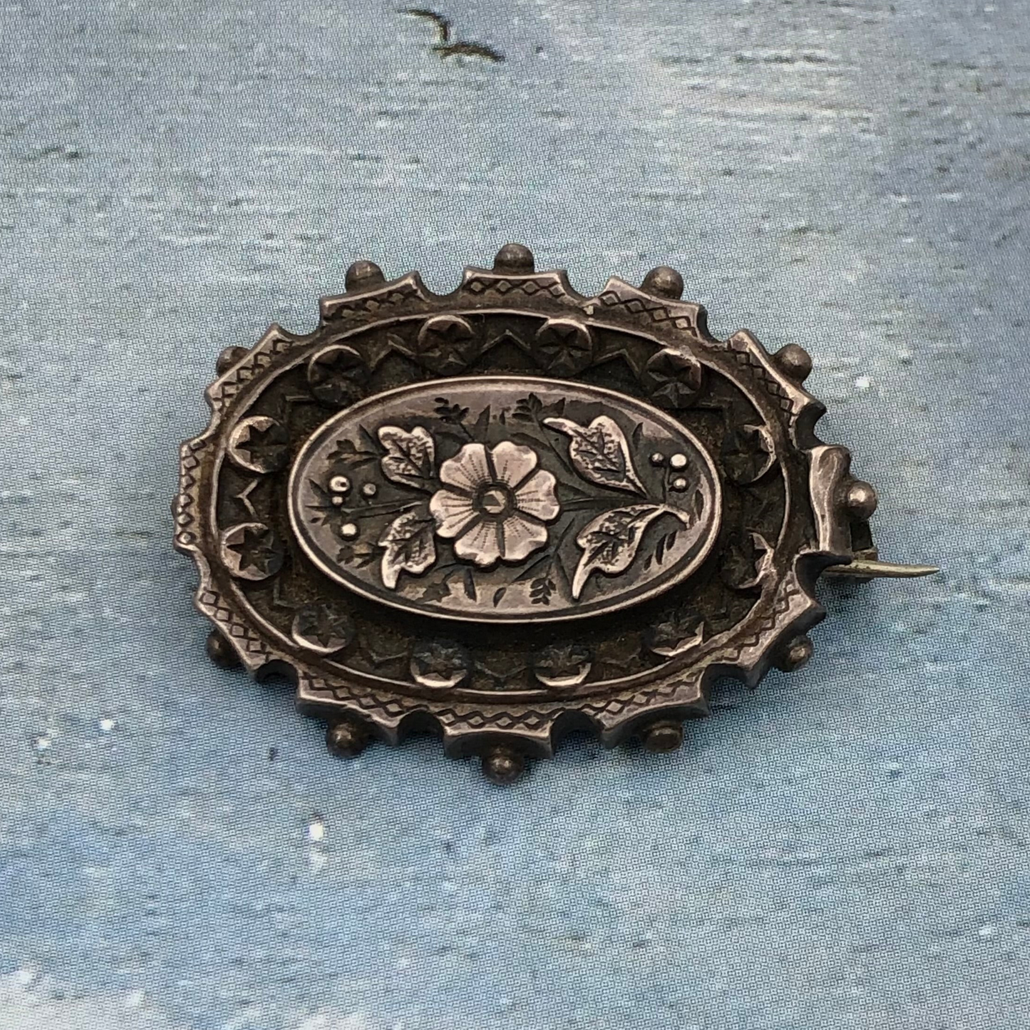 Vintage Çiçek Figürlü Antika Gümüş Broş