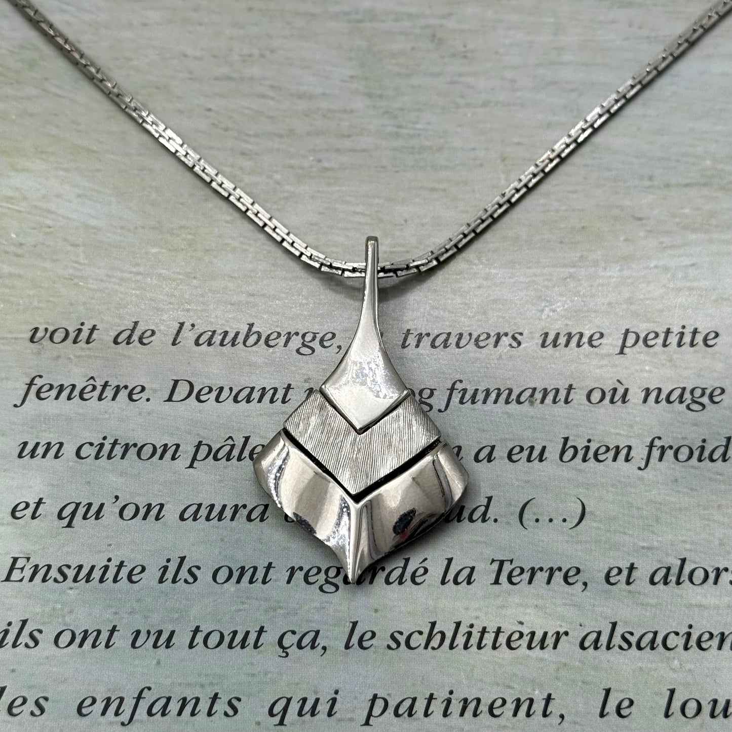 Vintage Art Deco Kolye