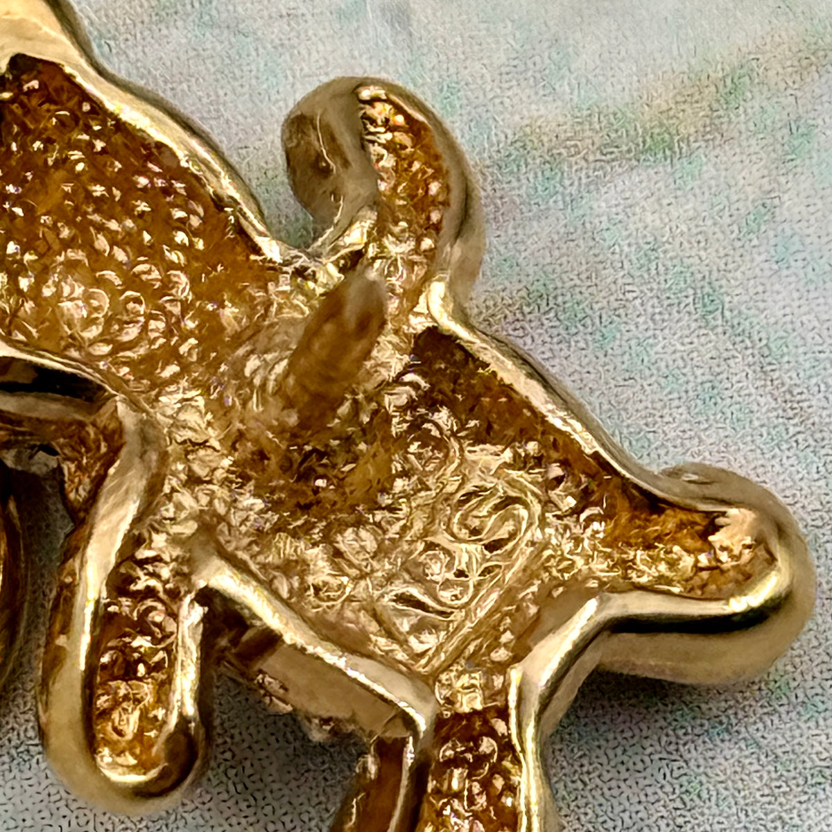 Attwood and Sawyer İmzalı Ayıcık Pin / Broş