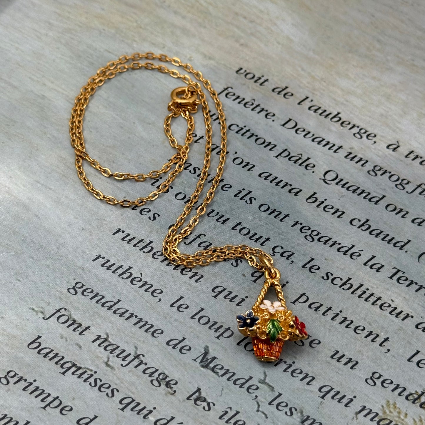 Sphinx İmzalı Vintage Çiçek Sepeti Kolye