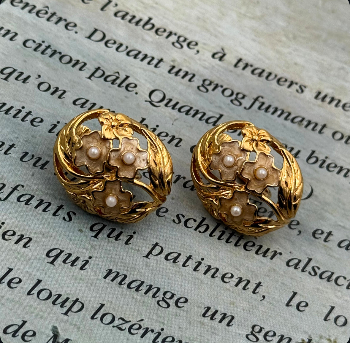 Vintage Mineli Çiçek Küpe