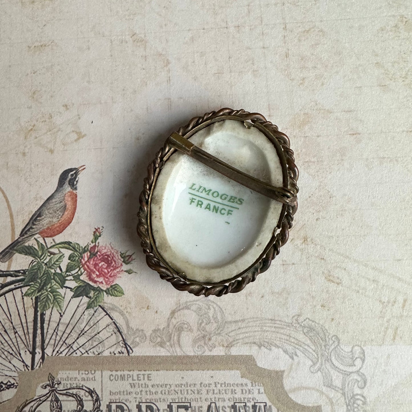 Limoges İmzalı Vintage Porselen Broş