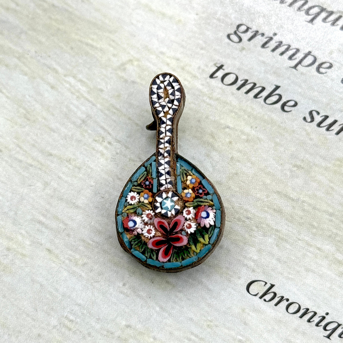 Antika Mikro Mozaik Broş (Mandolin)