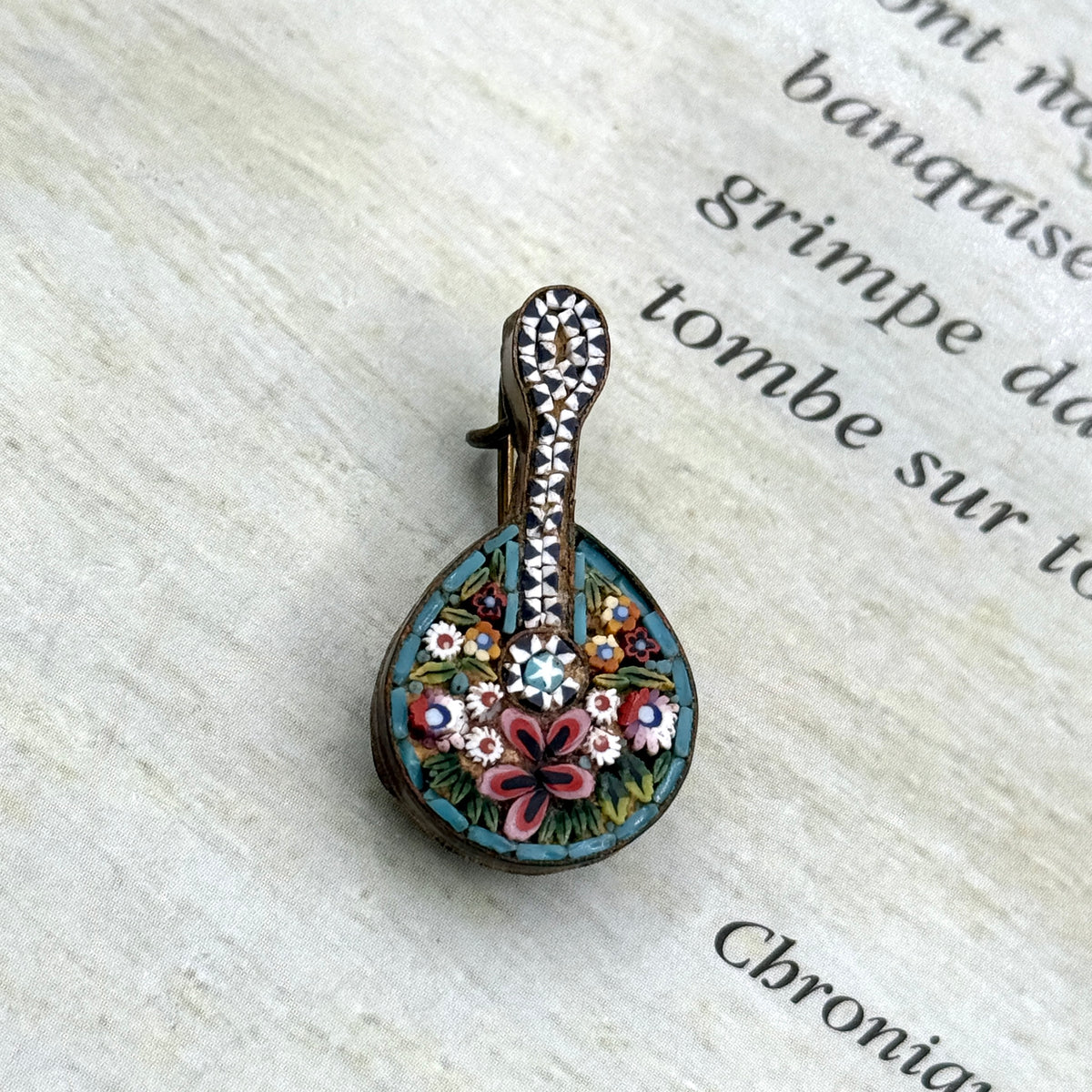 Antika Mikro Mozaik Broş (Mandolin)